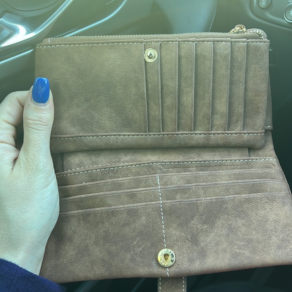 Amazon Wallet - Picture 3 of 5